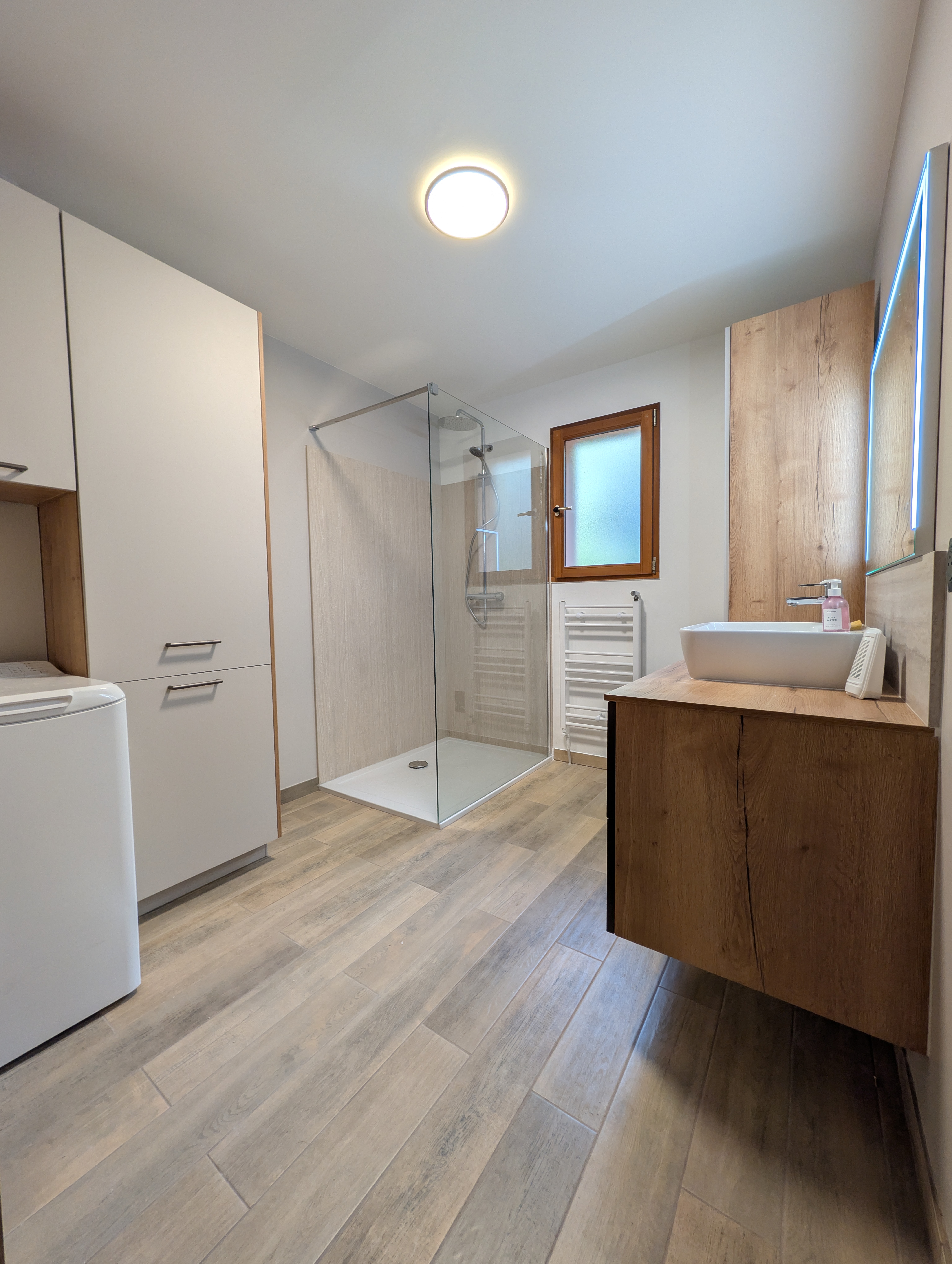 Rénovation complète salle de bain \ appareillage cuisine référence